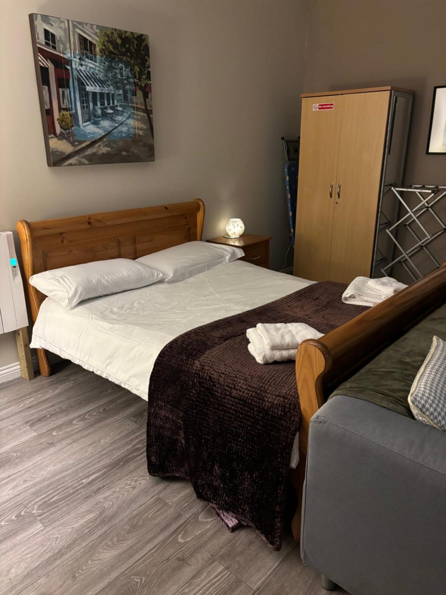 Garden Chalet Oranmore Apartment Голуей Екстериор снимка